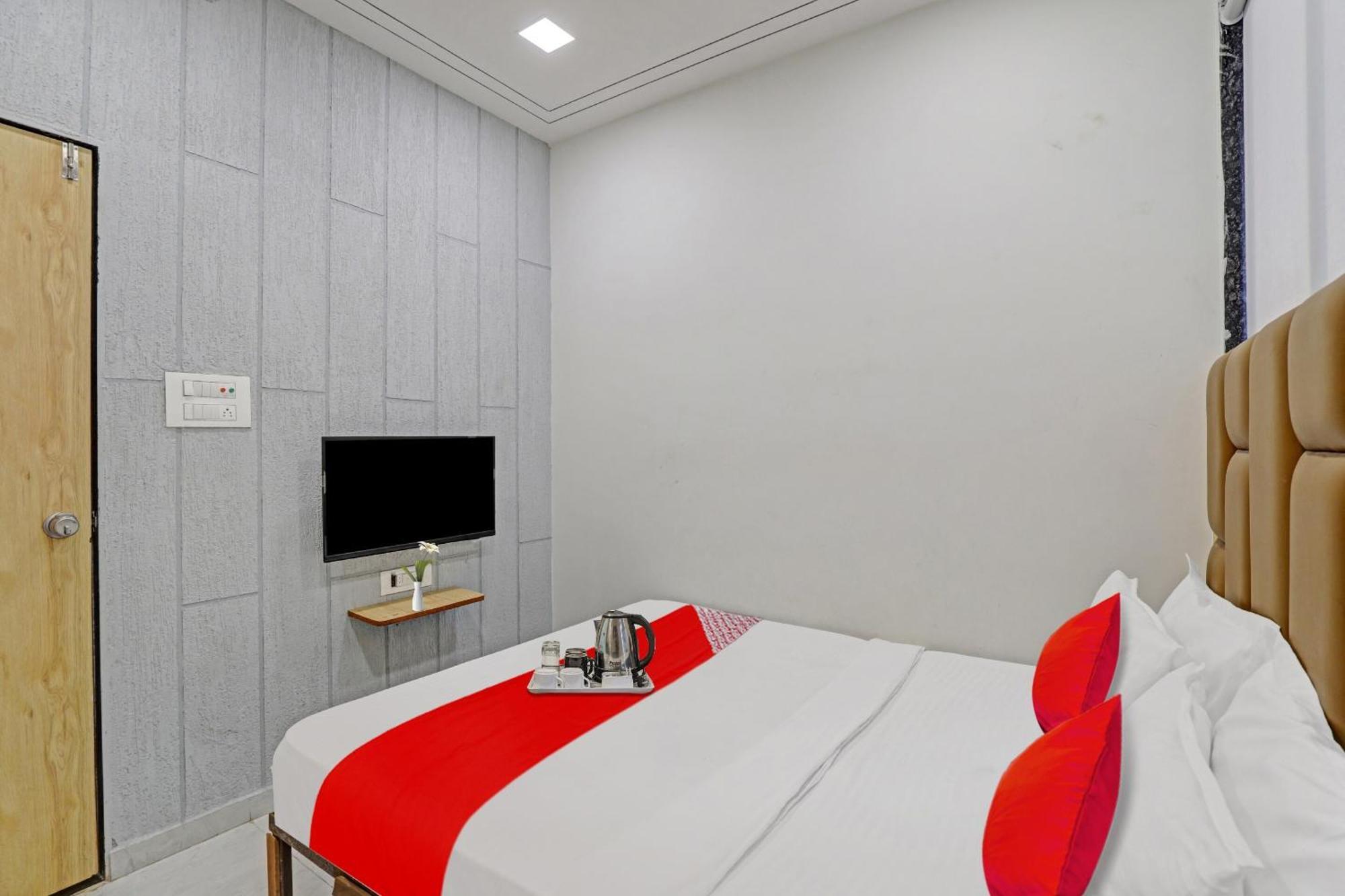 Hotel O Royal Orbit Surat Exteriör bild